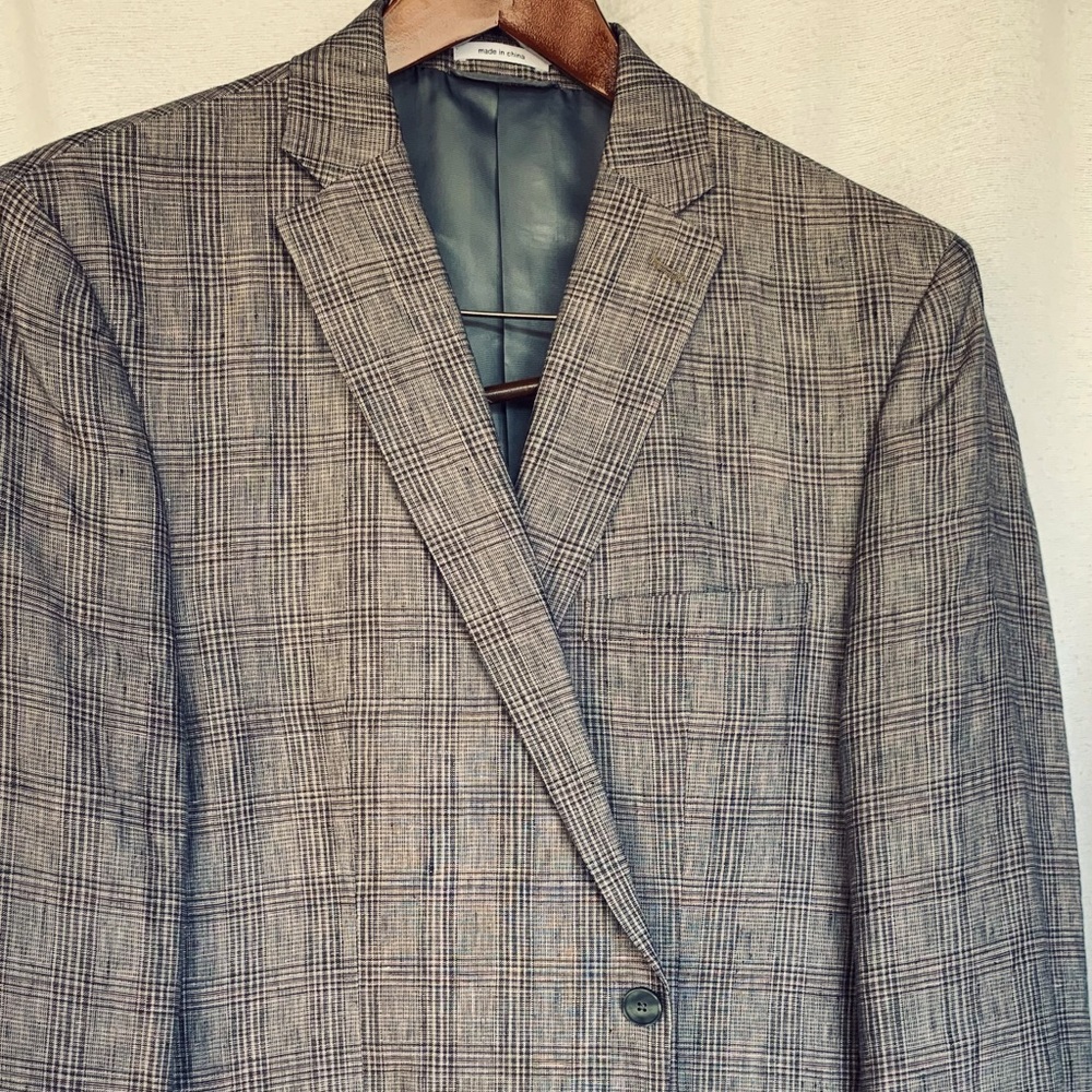 Bar III Men’s plaid blazer size 46R